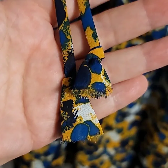 H&M Tunic Mini Dress Sz 8 Multi Abstract Flutter Sleeve V-Neck Pintucked Flowy - Picture 5 of 10